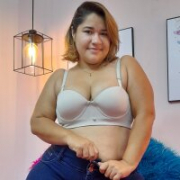 Anni_curvy