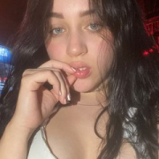Chloe-Adams19