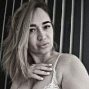 Laura_25_25