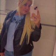BlondeCurvy