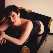 Carolinee_Dark