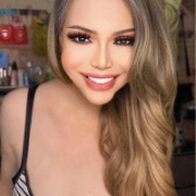 bombshellyani8inches