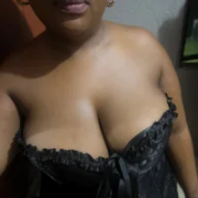 CurvyCaramelHottie