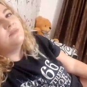 blonde_curvy_