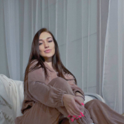 adela_excite