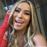 lauraZoeTransHot