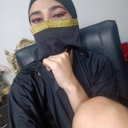 Alicia-arabpregnant