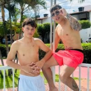 Latin_TwinHot1