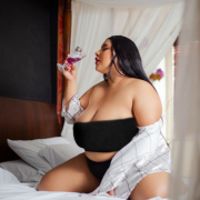 chloe_bigboobs1