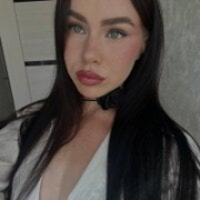 ArianaKisses