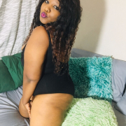 JUICYBOOBSQUEEN82