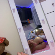 MiaWhitePinkk_